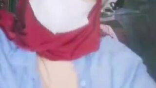 Yandex Viral Tante Hijab Mengatasi Perasaan Terlalu Lama Sendirian